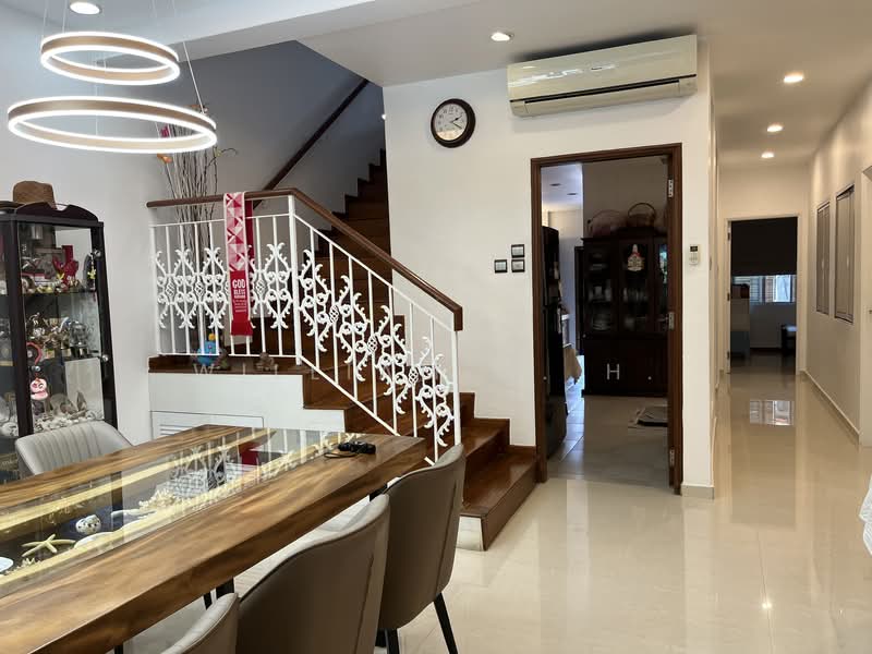 Beautifully Renovated 2.5 storey Terrace more than 2,000 sf land size with Quiet facing Terraced House For Sale at S$ 5,380,000 | PropertyGuru Singapore - Interior