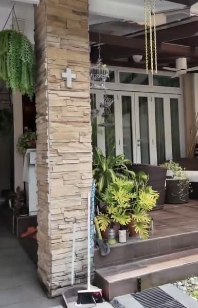 Renovated 2.5 storey Freehold Move-in Terrace near Upper Changi and Simei MRT, Jalan Pergam/Jalan Pelatok/Meragi Road, 5 Bedrooms, 3,500 sqft, Terraced House For Sale, by William C. H., 500057672 - Exterior - PropertyGuru.com.sg