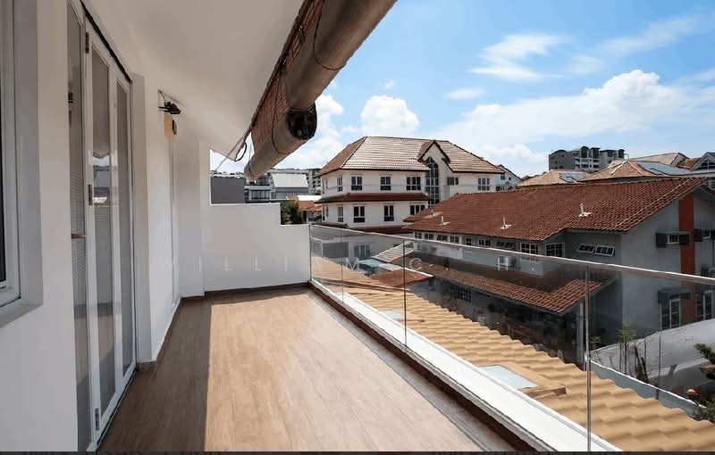 Renovated 2.5 storey Freehold Move-in Terrace near Upper Changi and Simei MRT, Jalan Pergam/Jalan Pelatok/Meragi Road, 5 Bedrooms, 3,500 sqft, Terraced House For Sale, by William C. H., 500057672 - Balcony - PropertyGuru.com.sg