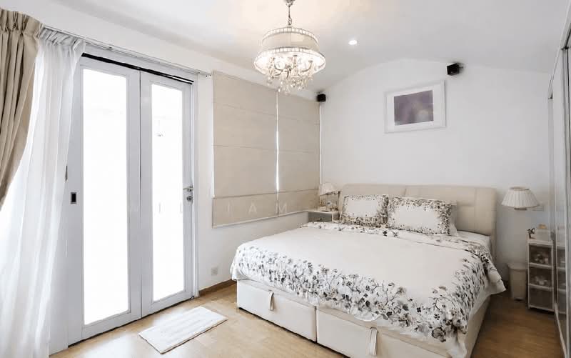 Renovated 2.5 storey Freehold Move-in Terrace near Upper Changi and Simei MRT, Jalan Pergam/Jalan Pelatok/Meragi Road, 5 Bedrooms, 3,500 sqft, Terraced House For Sale, by William C. H., 500057672 - Bedroom - PropertyGuru.com.sg