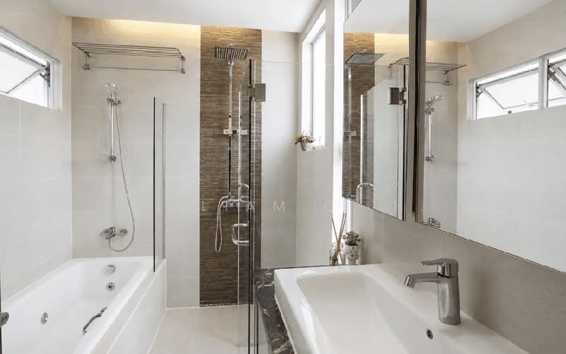 Renovated 2.5 storey Freehold Move-in Terrace near Upper Changi and Simei MRT, Jalan Pergam/Jalan Pelatok/Meragi Road, 5 Bedrooms, 3,500 sqft, Terraced House For Sale, by William C. H., 500057672 - Bathroom - PropertyGuru.com.sg