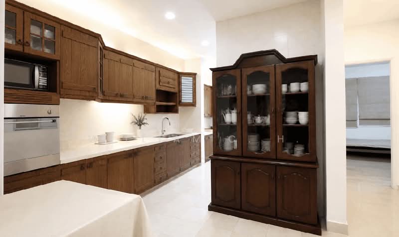 Renovated 2.5 storey Freehold Move-in Terrace near Upper Changi and Simei MRT, Jalan Pergam/Jalan Pelatok/Meragi Road, 5 Bedrooms, 3,500 sqft, Terraced House For Sale, by William C. H., 500057672 - Kitchen - PropertyGuru.com.sg