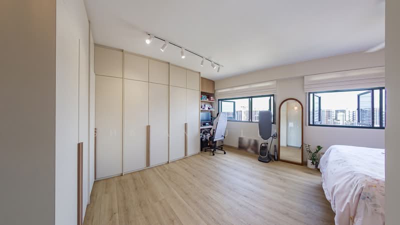 618B Tampines Street 61 HDB Flat For Sale at S$ 816,000 | PropertyGuru Singapore - Master Bedroom