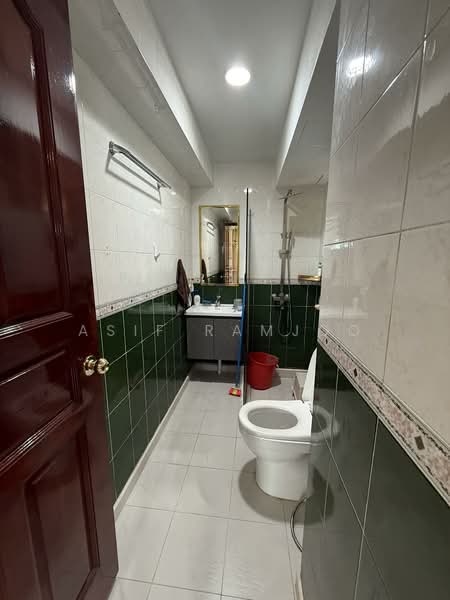 Melville Park Apartment For Sale at S$ 970,999 | PropertyGuru Singapore - Bathroom