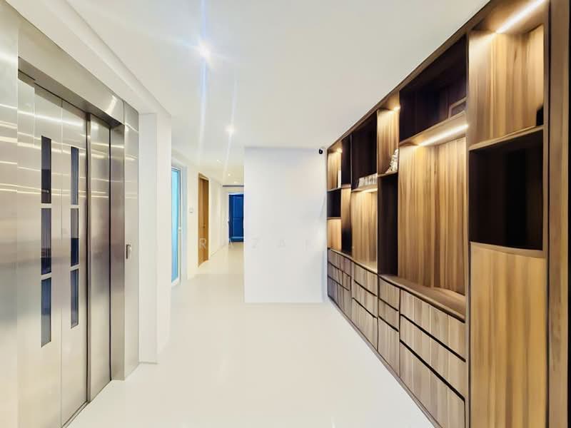 TOP 2022 Like New Semi-D off Frankel/Siglap/East Coast Road Semi-Detached House For Sale at S$ 7,980,000 | PropertyGuru Singapore - Corridor