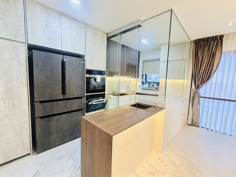 TOP 2022 Like New Semi-D off Frankel/Siglap/East Coast Road Semi-Detached House For Sale at S$ 7,980,000 | PropertyGuru Singapore - Kitchen