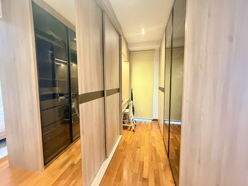 TOP 2022 Like New Semi-D off Frankel/Siglap/East Coast Road Semi-Detached House For Sale at S$ 7,980,000 | PropertyGuru Singapore - walk in wardrobe