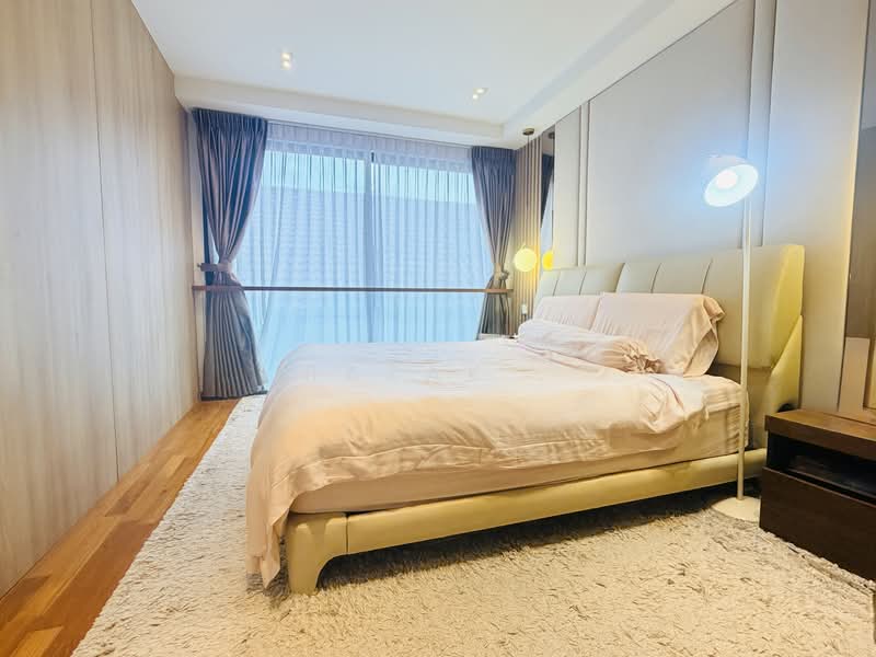 TOP 2022 Like New Semi-D off Frankel/Siglap/East Coast Road Semi-Detached House For Sale at S$ 7,980,000 | PropertyGuru Singapore - Master Bedroom