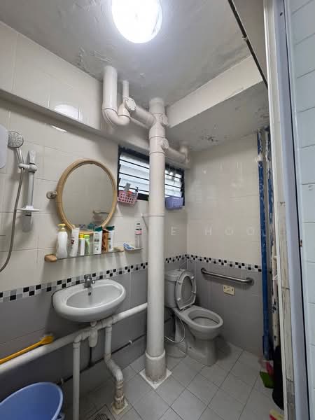906 Tampines Avenue 4 HDB Flat For Sale at S$ 658,000 | PropertyGuru Singapore - Bathroom