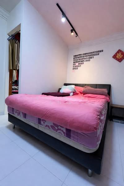 680 Woodlands Avenue 6 HDB Flat For Sale at S$ 688,000 | PropertyGuru Singapore - Bedroom