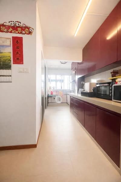680 Woodlands Avenue 6 HDB Flat For Sale at S$ 688,000 | PropertyGuru Singapore - Kitchen