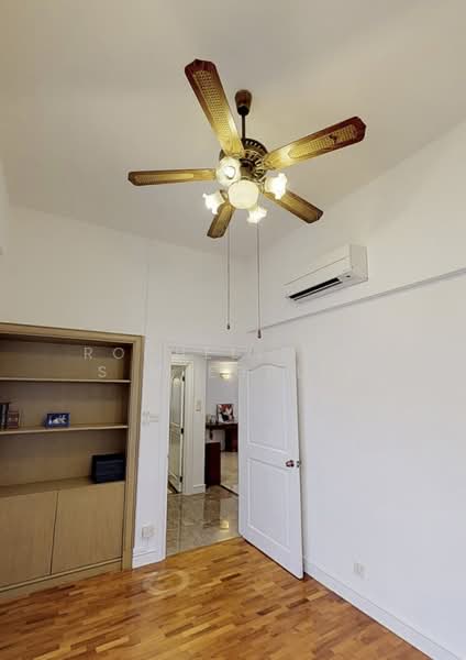 Leonie Condotel, 2 Leonie Hill Road, 4 Bedrooms, 2,722 sqft, Condominium For Rent, by Rochelle De S Meegolle, 500057727 - Living Room - PropertyGuru.com.sg