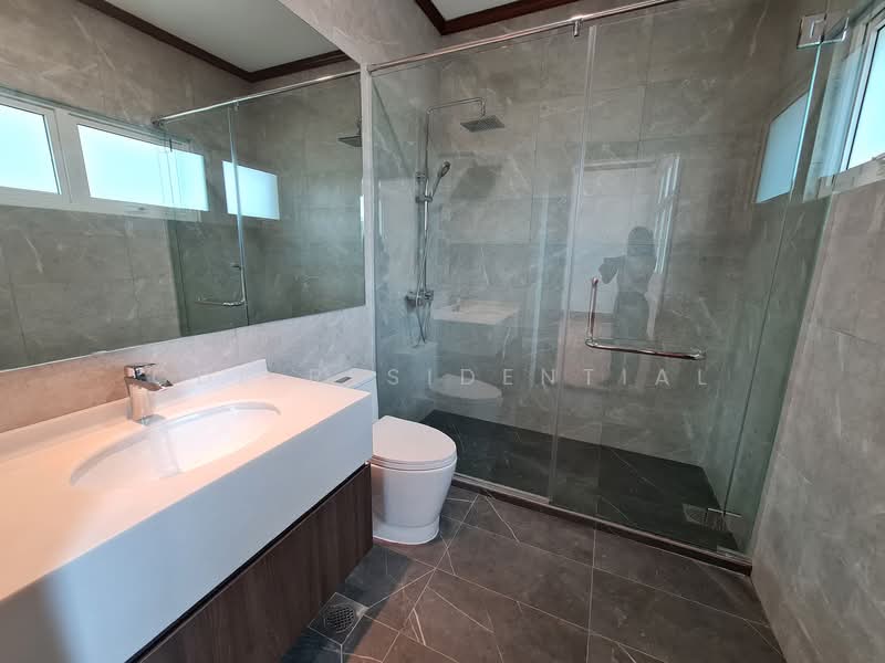 Ridout, , 6 Bedrooms, 8,758 sqft, Good Class Bungalow For Rent, by City Developments Limited, 500057728 - Bathroom - PropertyGuru.com.sg