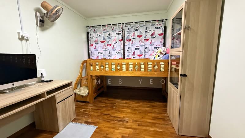 484 Choa Chu Kang Avenue 5 HDB Flat For Sale at S$ 640,000 | PropertyGuru Singapore - Bedroom