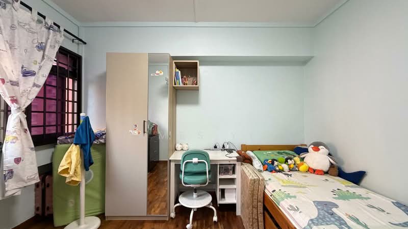 484 Choa Chu Kang Avenue 5 HDB Flat For Sale at S$ 640,000 | PropertyGuru Singapore - Bedroom