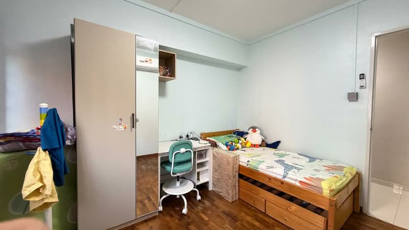 484 Choa Chu Kang Avenue 5 HDB Flat For Sale at S$ 640,000 | PropertyGuru Singapore - Bedroom
