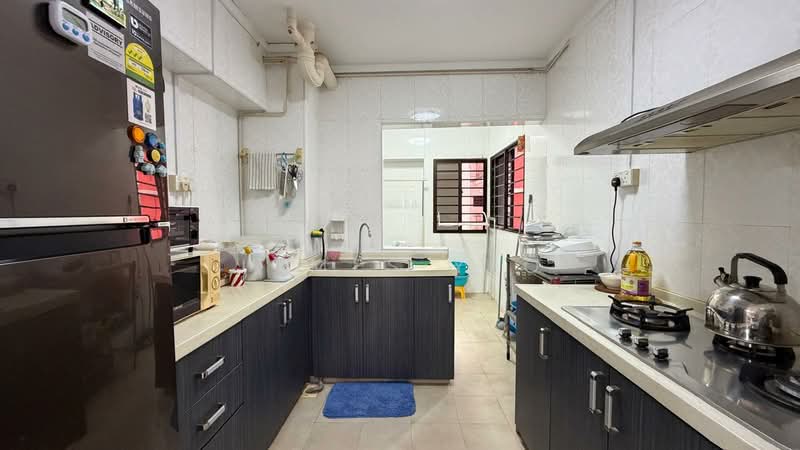 484 Choa Chu Kang Avenue 5 HDB Flat For Sale at S$ 640,000 | PropertyGuru Singapore - Kitchen