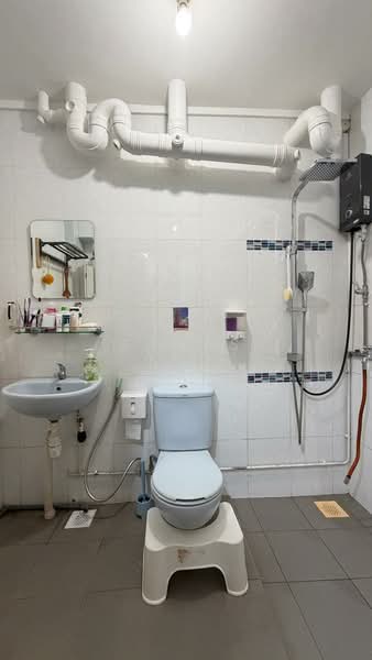 484 Choa Chu Kang Avenue 5 HDB Flat For Sale at S$ 640,000 | PropertyGuru Singapore - Bathroom