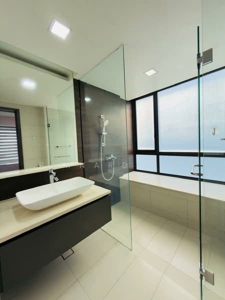D'Nest Condominium For Sale at S$ 2,000,000 | PropertyGuru Singapore - Bathroom