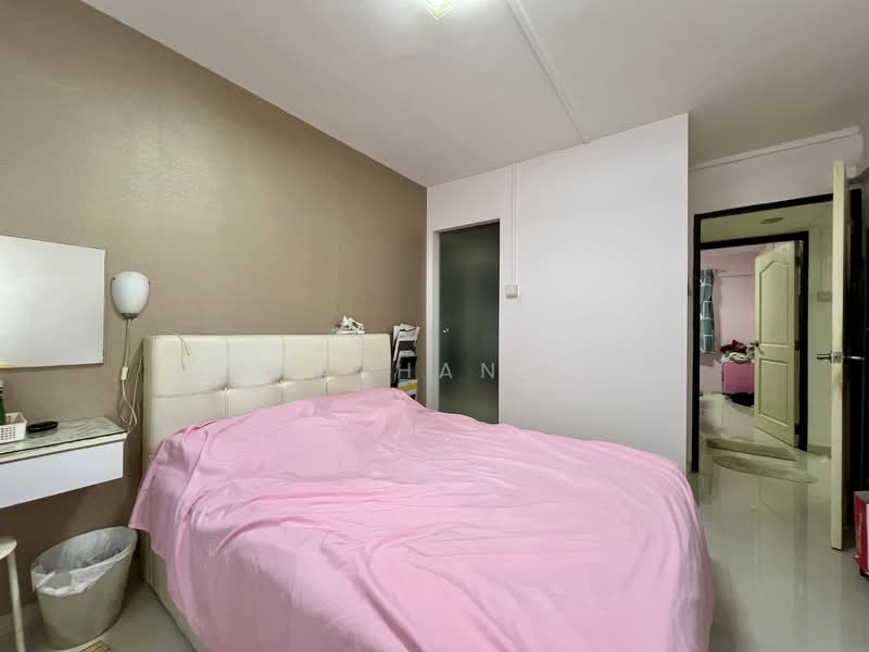 420 Jurong West Street 42 HDB Flat For Sale at S$ 550,000 | PropertyGuru Singapore - Bedroom