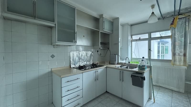 103A Edgefield Plains HDB Flat For Sale at S$ 680,000 | PropertyGuru Singapore - Kitchen