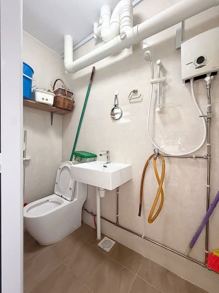 20 Queen's Close, 20 Queen's Close, Room Rental, 150 sqft, HDB Flat For Rent, by Michelle Koo, 500057775 - Bathroom - PropertyGuru.com.sg