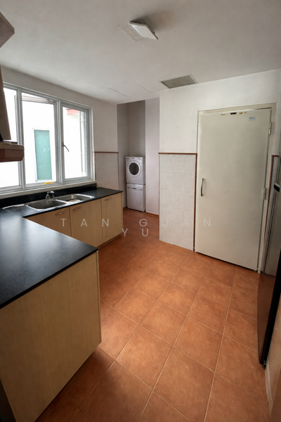 Euphony Gardens, 11 Jalan Mata Ayer, 2 Bedrooms, 947 sqft, Condominium For Rent, by Tan Guan Yu, 500057823 - Kitchen - PropertyGuru.com.sg