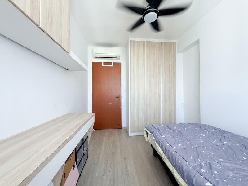 182B Woodlands Street 13 HDB Flat For Sale at S$ 880,000 | PropertyGuru Singapore - Bedroom