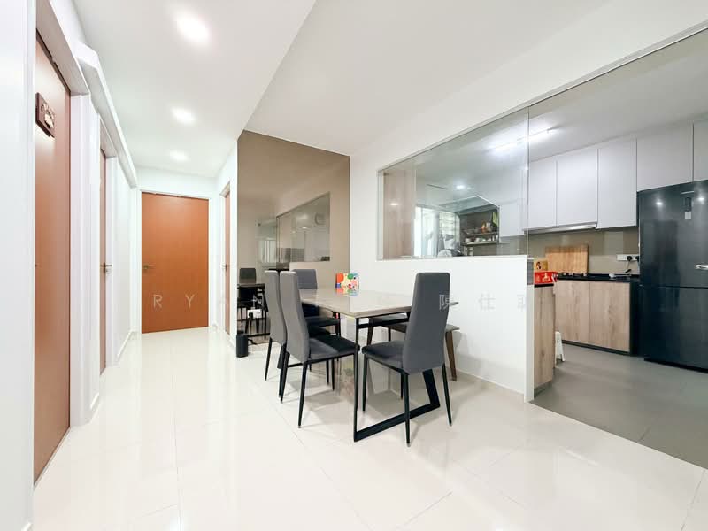 182B Woodlands Street 13 HDB Flat For Sale at S$ 880,000 | PropertyGuru Singapore - Dining Room
