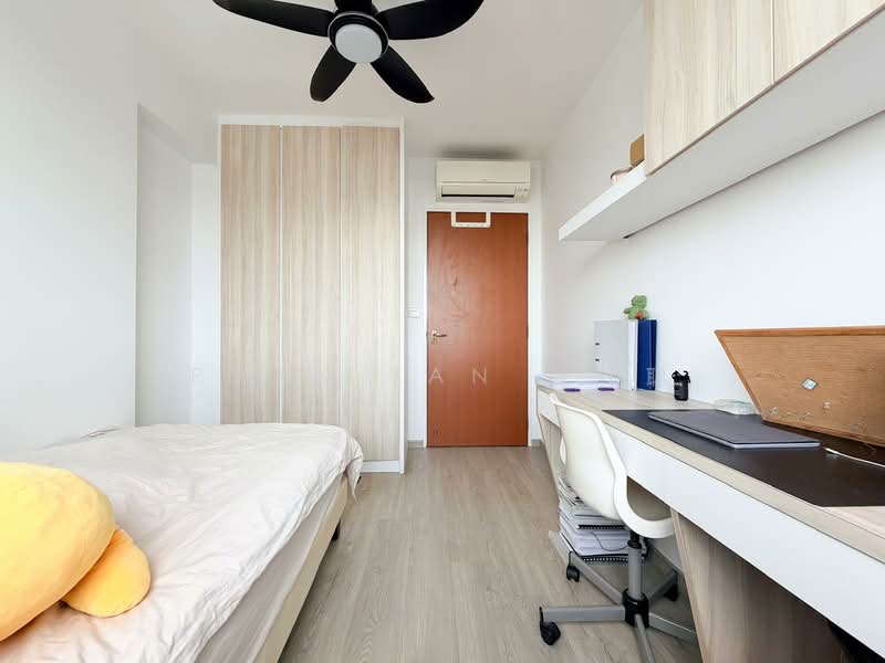 182B Woodlands Street 13 HDB Flat For Sale at S$ 880,000 | PropertyGuru Singapore - Bedroom