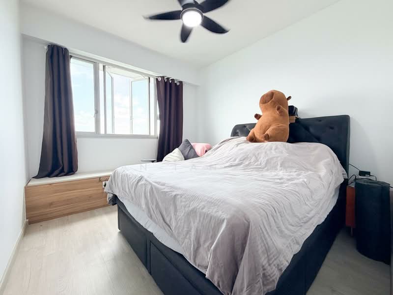 182B Woodlands Street 13 HDB Flat For Sale at S$ 880,000 | PropertyGuru Singapore - Master Bedroom