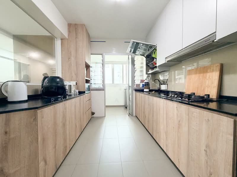 182B Woodlands Street 13 HDB Flat For Sale at S$ 880,000 | PropertyGuru Singapore - Kitchen