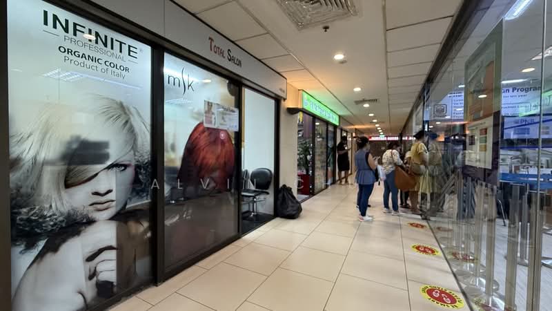 Lucky Plaza, 304 Orchard Road, 382 sqft, Mall Shop For Rent, by Alvin Chua, 500057886 - Corridor - CommercialGuru.com.sg