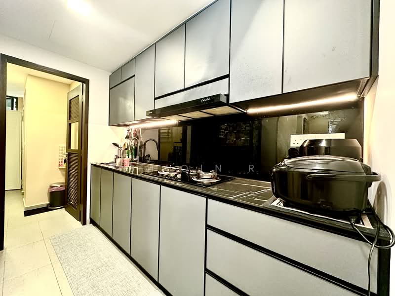 The Brownstone Executive Condominium For Sale at S$ 1,500,000 | PropertyGuru Singapore - Kitchen