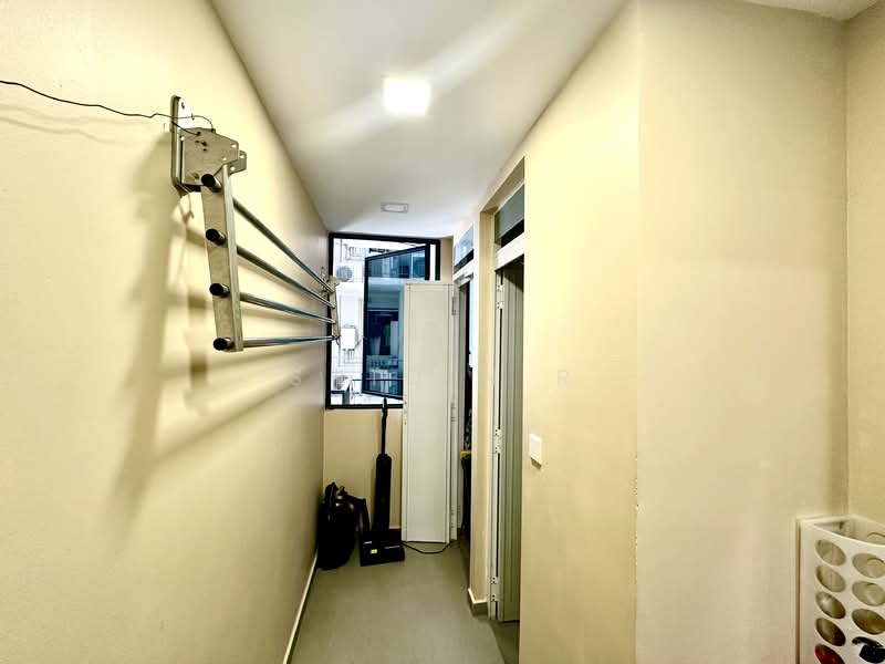 The Brownstone Executive Condominium For Sale at S$ 1,500,000 | PropertyGuru Singapore - Corridor