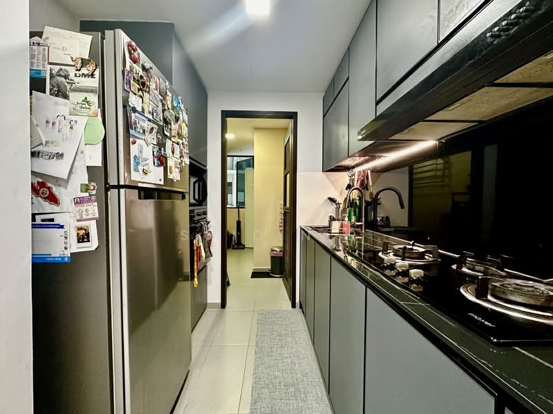 The Brownstone Executive Condominium For Sale at S$ 1,500,000 | PropertyGuru Singapore - Kitchen