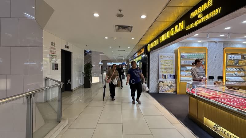 Lucky Plaza, 304 Orchard Road, 388 sqft, Mall Shop For Rent, by Alvin Chua, 500057891 - Corridor - CommercialGuru.com.sg