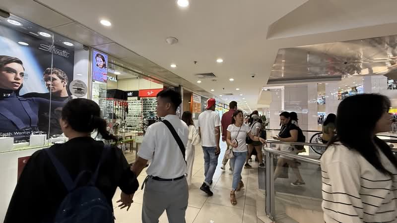 Lucky Plaza, 304 Orchard Road, 388 sqft, Mall Shop For Rent, by Alvin Chua, 500057891 - Corridor - CommercialGuru.com.sg