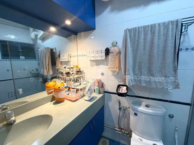 467A Admiralty Drive HDB Flat For Sale at S$ 625,000 | PropertyGuru Singapore - Bathroom
