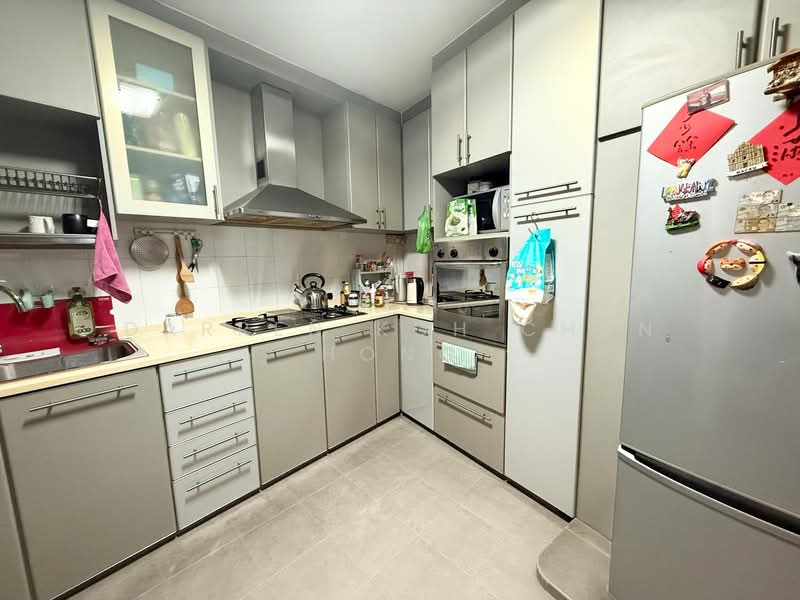 467A Admiralty Drive HDB Flat For Sale at S$ 625,000 | PropertyGuru Singapore - Kitchen