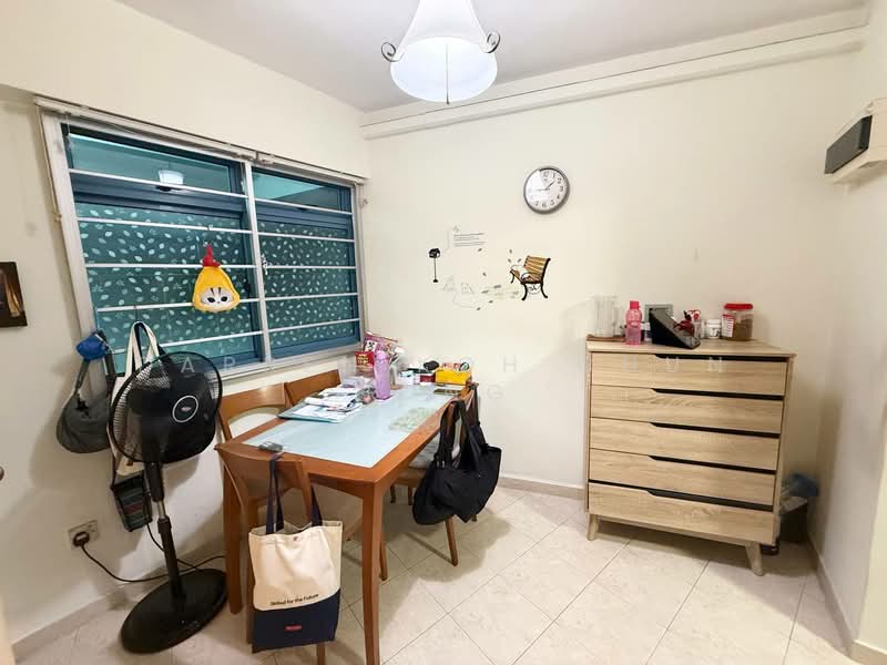 467A Admiralty Drive HDB Flat For Sale at S$ 625,000 | PropertyGuru Singapore - Dining Room