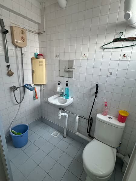 406 Sin Ming Avenue HDB Flat For Sale at S$ 580,000 | PropertyGuru Singapore - Bathroom