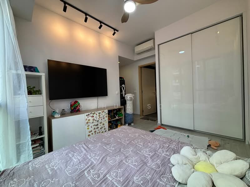 The Luxurie Condominium For Sale at S$ 2,400,000 | PropertyGuru Singapore - Bedroom