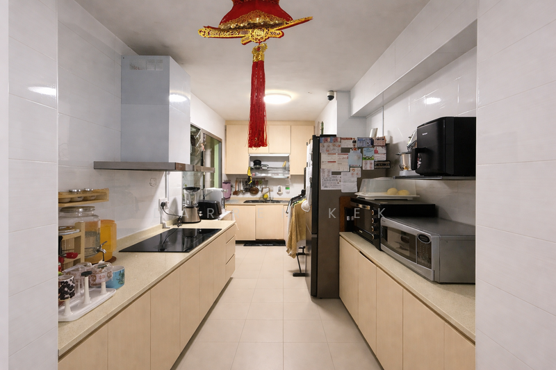 104A Canberra Street HDB Flat For Sale at S$ 550,000 | PropertyGuru Singapore - Kitchen