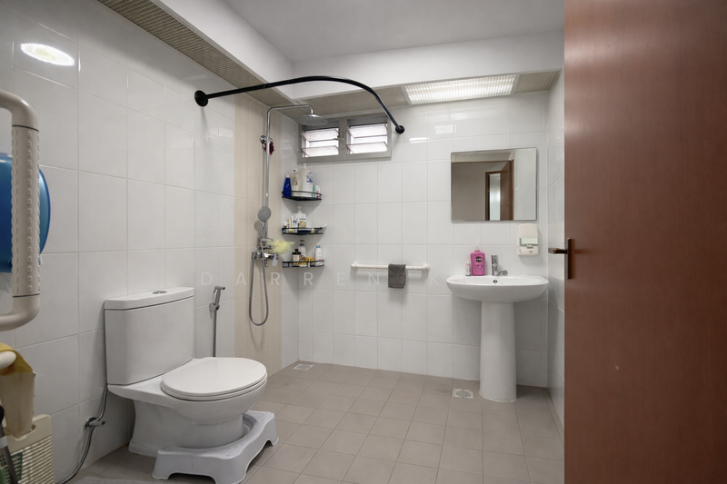 104A Canberra Street HDB Flat For Sale at S$ 550,000 | PropertyGuru Singapore - Common Bathroom