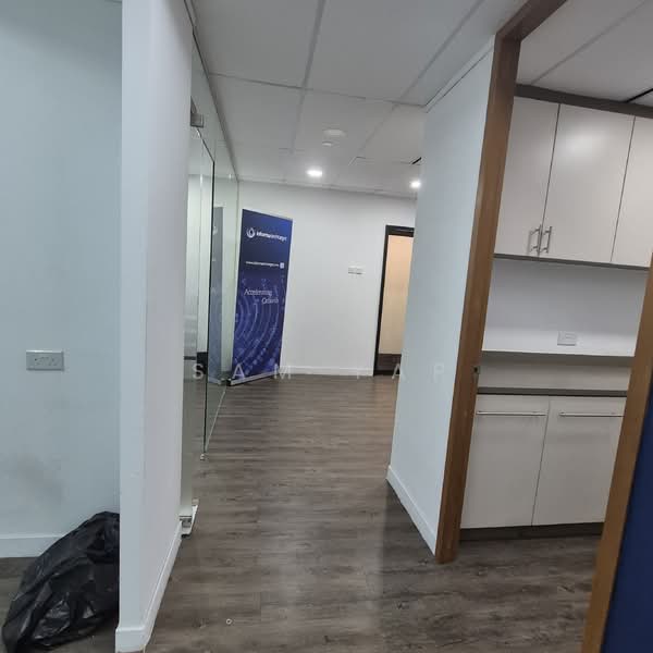 Keck Seng Tower, 133 Cecil Street, 2,144 sqft, Office For Rent, by Sam Yap, 500057928 - Corridor - CommercialGuru.com.sg