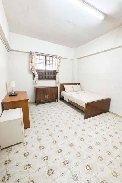 212 Ang Mo Kio Avenue 3 HDB Flat For Sale at S$ 420,000 | PropertyGuru Singapore - Common Bedroom
