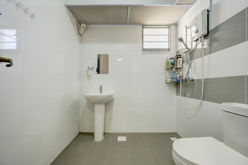 429B Bedok North Road HDB Flat For Sale at S$ 650,000 | PropertyGuru Singapore - Bathroom