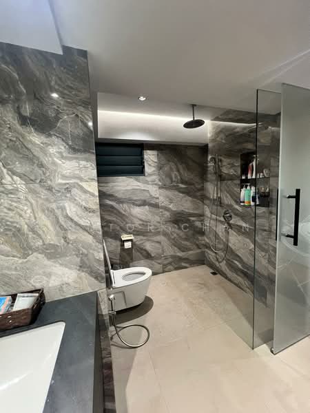 310A Punggol Walk HDB Flat For Sale at S$ 960,000 | PropertyGuru Singapore - Bathroom