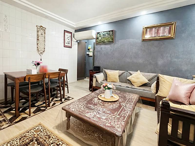 724 Bedok Reservoir Road HDB Flat For Sale at S$ 635,000 | PropertyGuru Singapore - Living Room